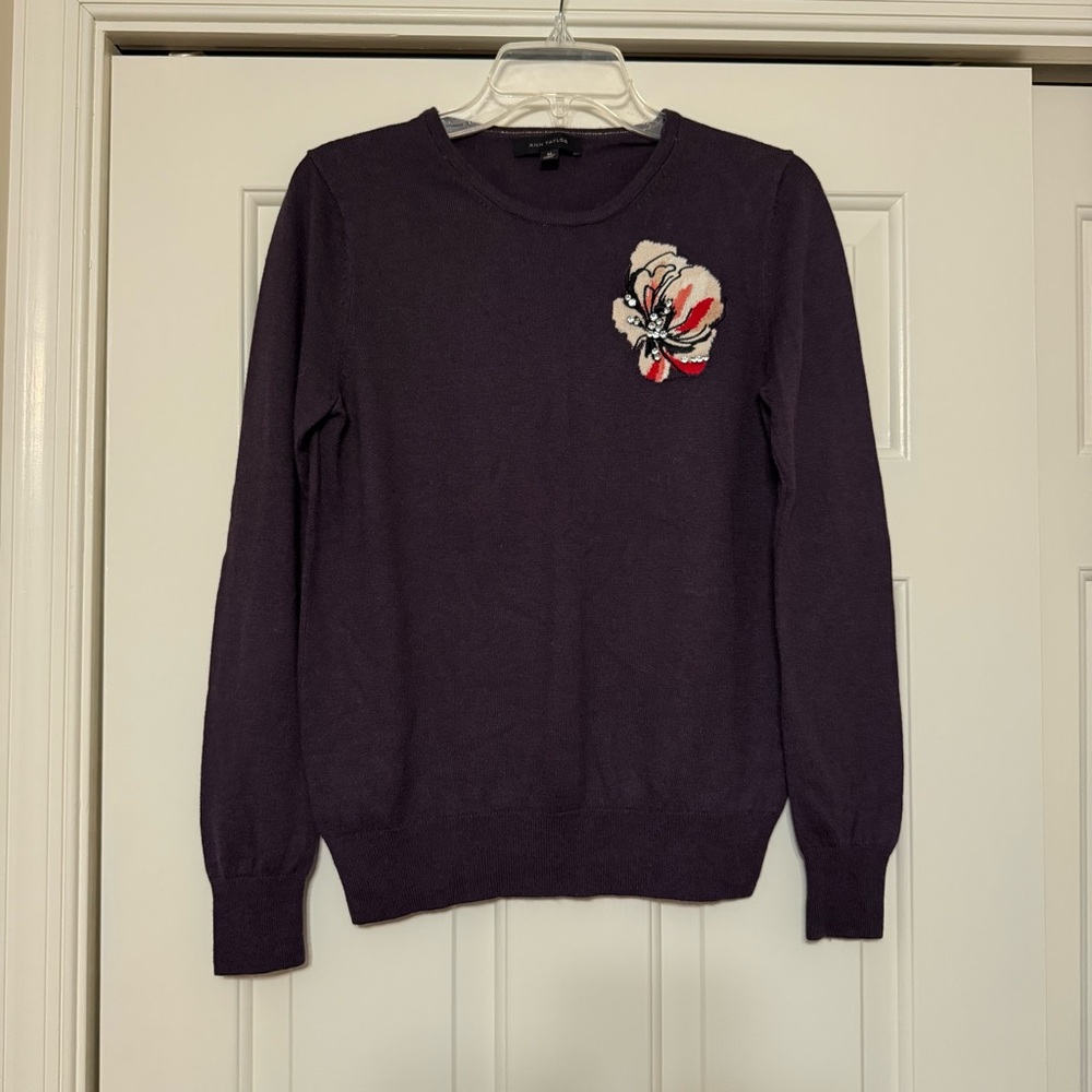 ANN TAYLOR Womens M Purple Flower Embroidered  Wool Blend Pullover Sweater